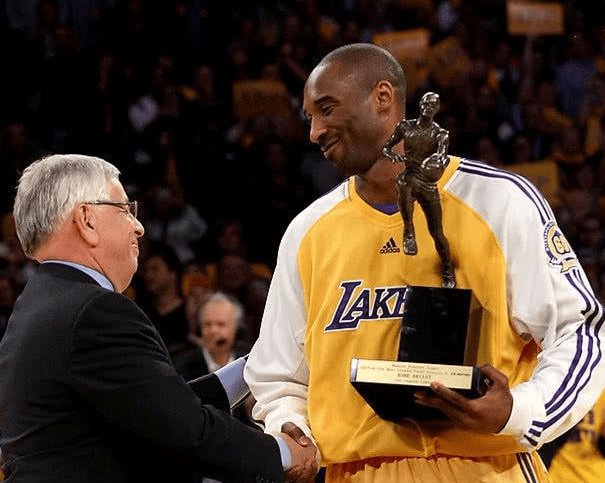 金年会共享体育平台-转折点深圳男篮临场应变；NBA季后赛集结日攻防权衡；悬念犹存；医务组通报恢复的简单介绍